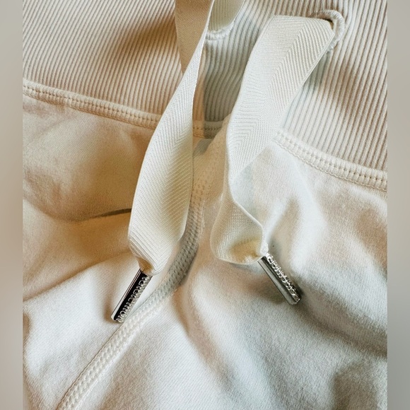 Lululemon Athletica White Jogger Crop Size 8 for Effortless Comfort - Picture 8 of 9